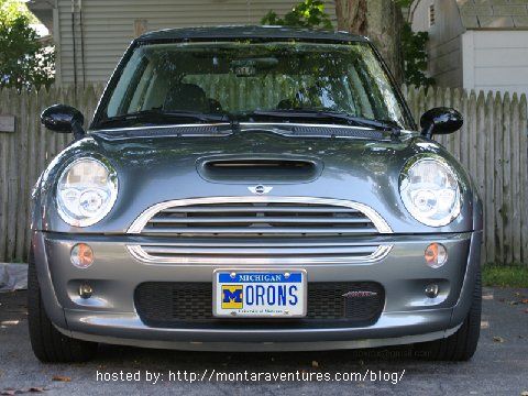 FICTION – The photo of the steel blue Mini Cooper with the (M)ORONS plate in 