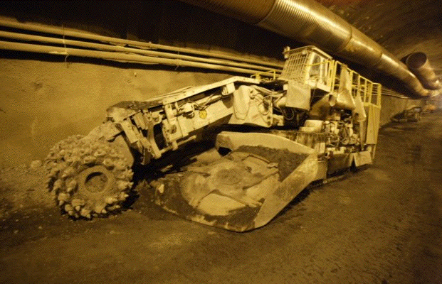 Continuous digging machine at Devil's Slide tunnel