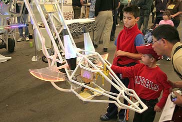 Electric Giraffe at 2006 Maker's Faire